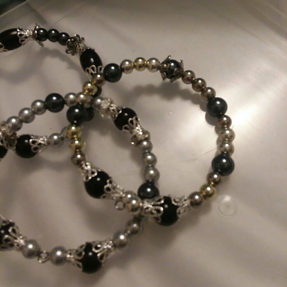 Memory wire bracletts